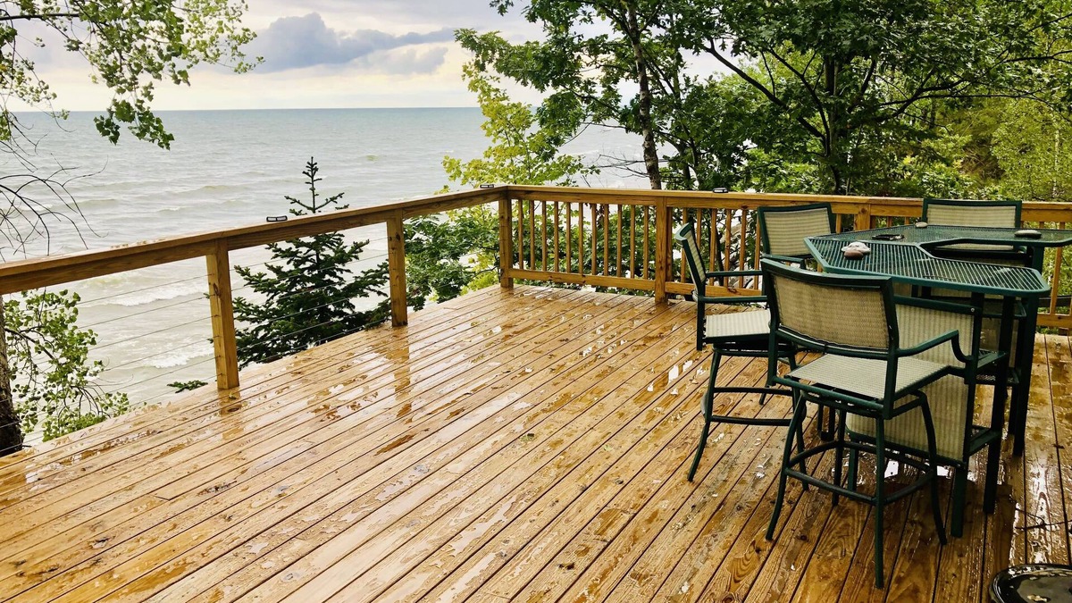 Mannsville House | Lake Ontario Lakefront with Boat Dockage