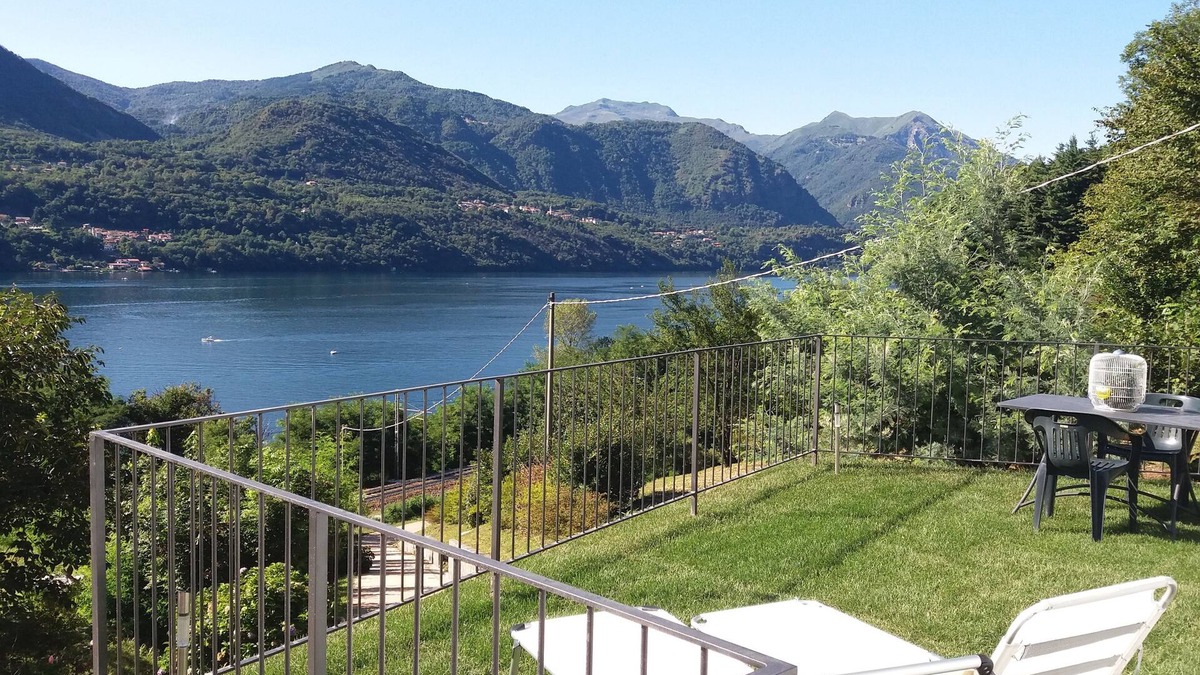 Crabbia Apartment | LAKE ORTA - APARTMENT LAKE VIEW, BEACH, PRIVATE GARDEN (GROUND FLOOR)
