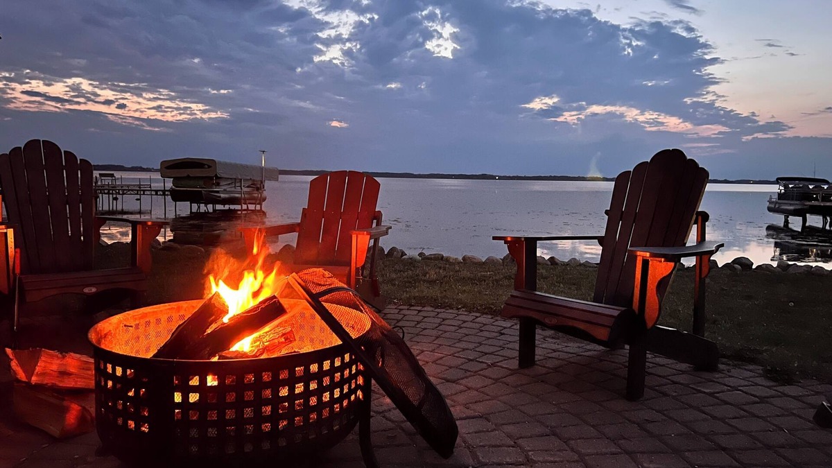 Osakis Villa | Lake Osakis Resort Villa | Lake Front| Family| 2 Bedroom| Year Round| Dog Friendly