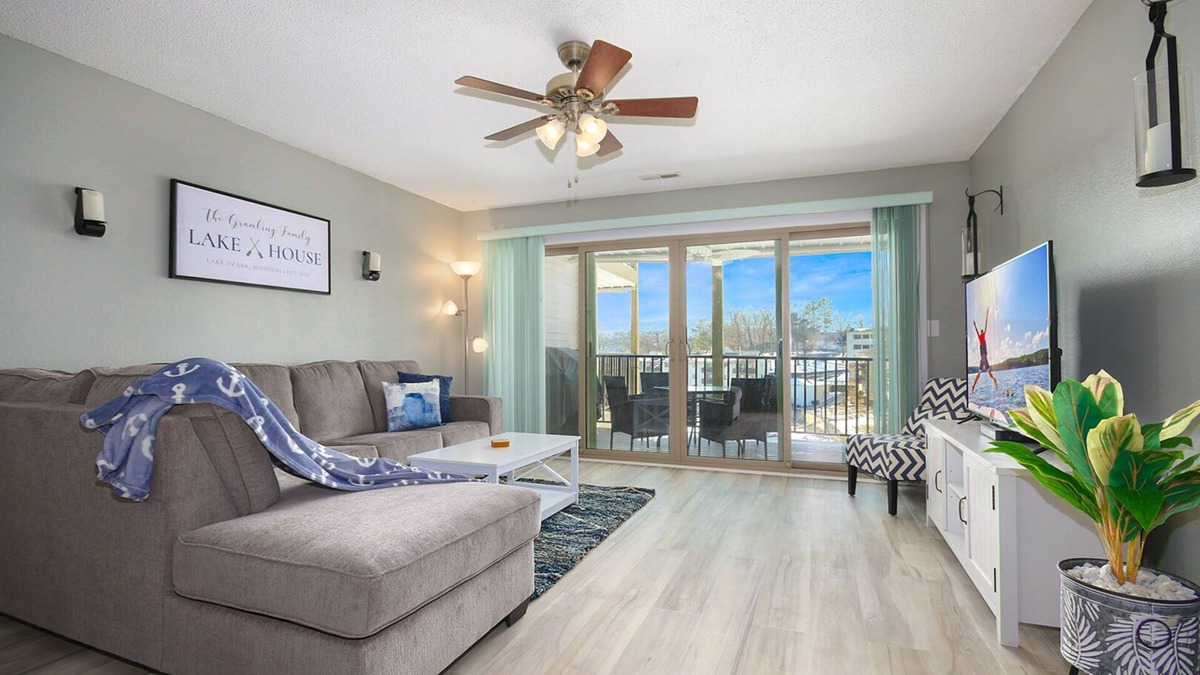 Lake Ozark Condo | Lake Ozark Condo w/Lake View + Boat Rental Option