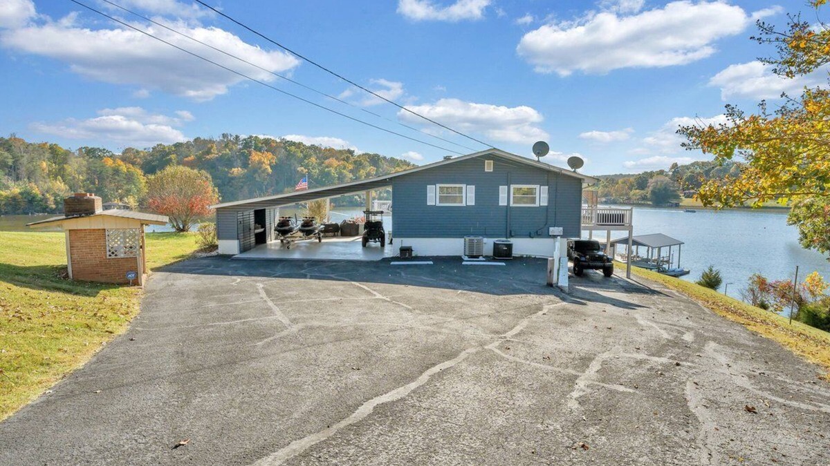 Goodview House | LAKE Paradise Point: Lakefront Home with Private Dock! Casago SML