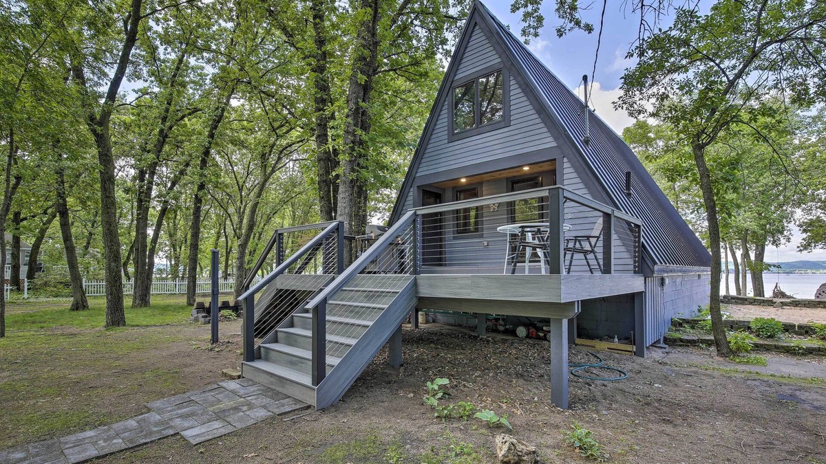 Stockholm Cottage | Lake Pepin Cottage w/Decks + Private Beach!