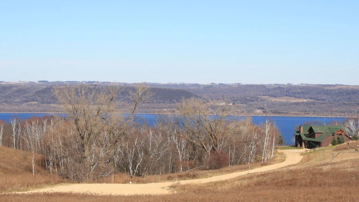 Lake City Other | Lake Pepin - Rustic bluff-top Farmhouse w/updatd furnishings