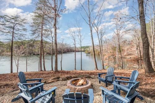 Stokes House | Lake Point Escape on Belews Lake