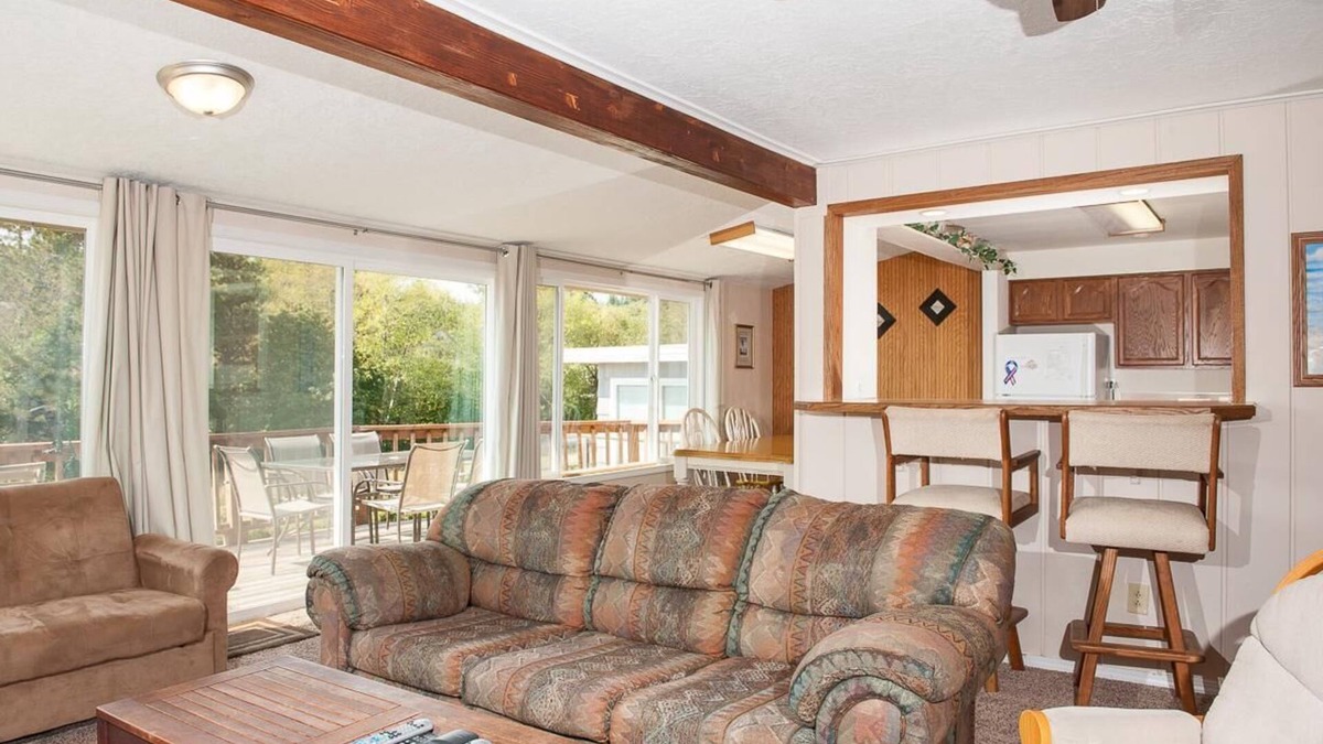 Otis House | Lake Point Hideaway