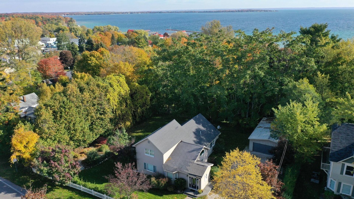 Northport House | Lake Point Inn