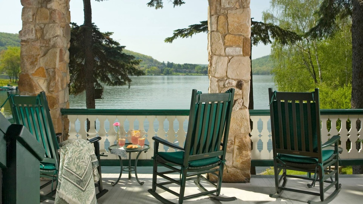 McHenry Bed & Breakfast | Lake Pointe Inn