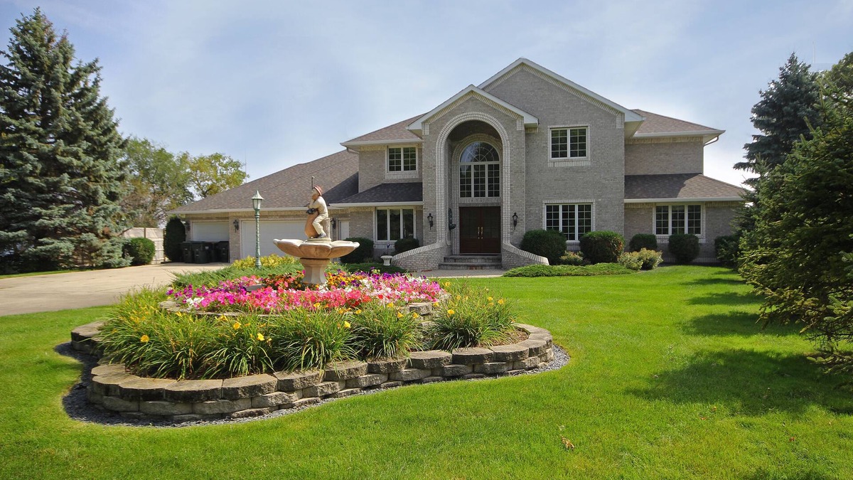 Alexandria House | Lake Pointe Lodge: 6BR Lakefront Retreat w/Free Pontoon, Dock & Firepit