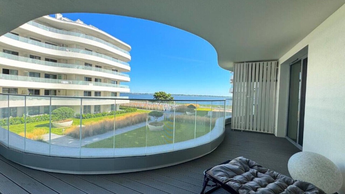 Trzebiatow Apartment | Lake pool view with private beach access Garage