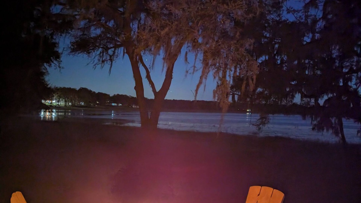 Dunnellon Cottage | Lake Retreat, 2-bedroom, Dogs Welcome, 8 miles to Rainbow River, Sleeps 4