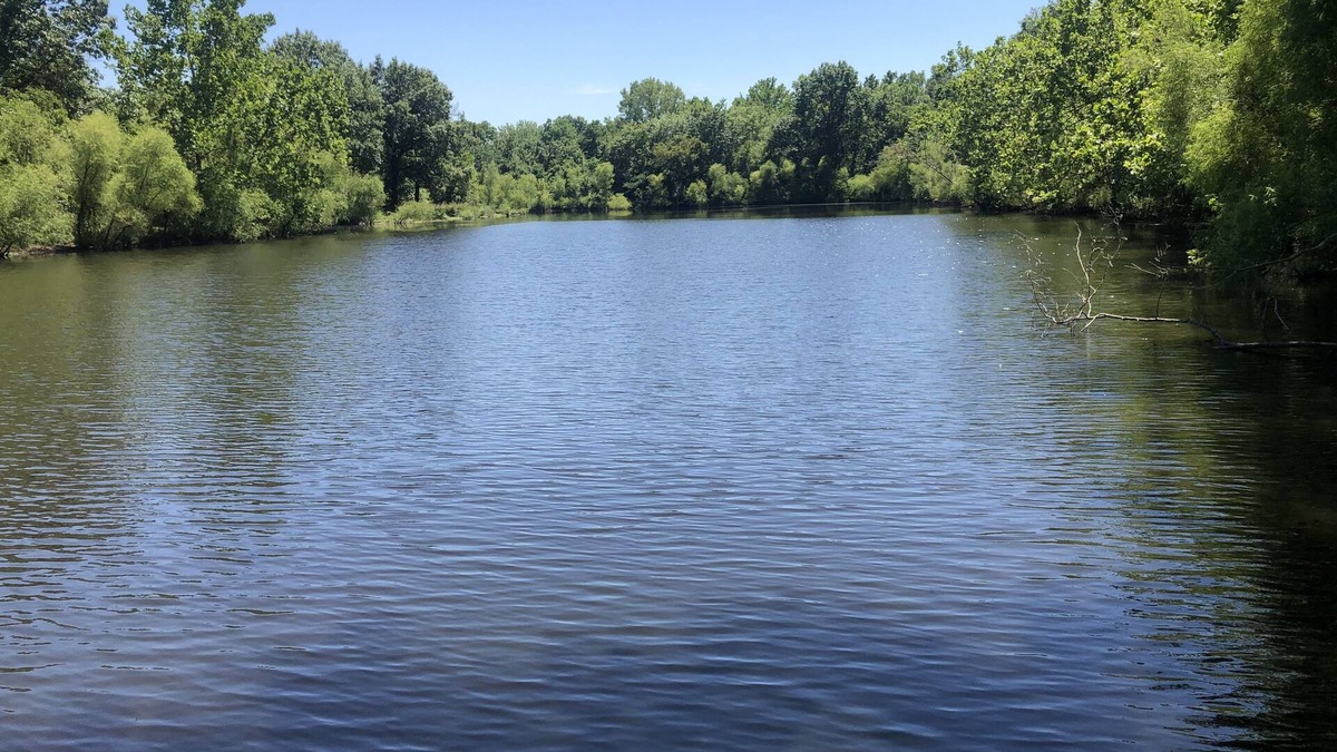 Johnson County House | LAKE retreat! Private lake w/all comforts of home! Close to KC!