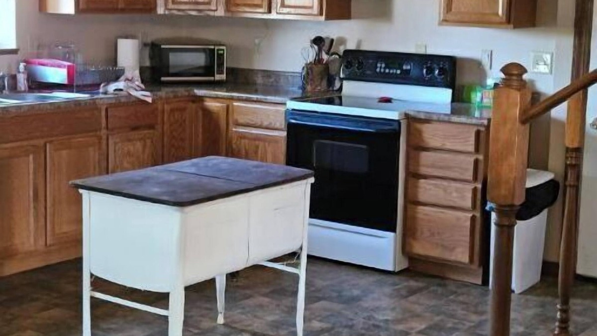Deer Meadows Apartment | Lake Roosevelt apartment ,beautiful view . sleep 4. two bath, full kitchen.