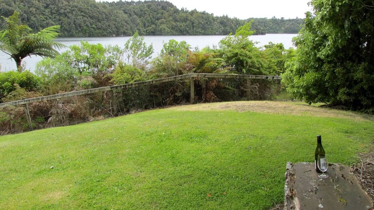 Rototai Cottage | Lake Rotoehu Accommodation - Lake Rotoehu Home