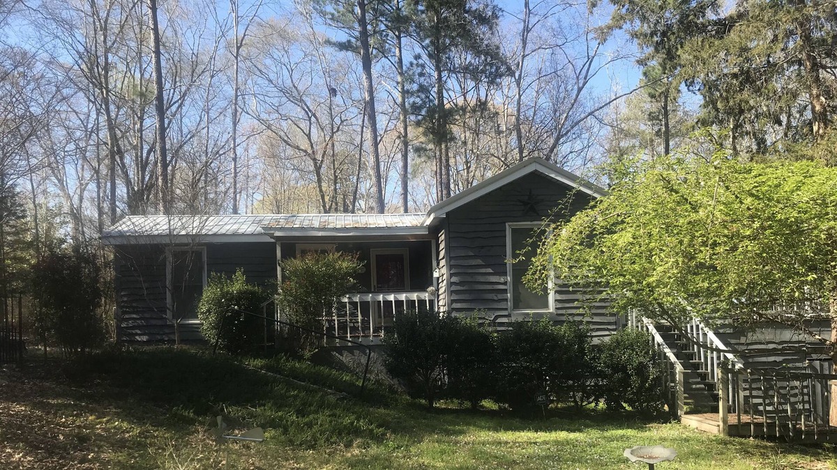 Lowndesville House | Lake Russell Cabin, outdoor activities, fishing, hunting, Sangria Shack. FUN!!