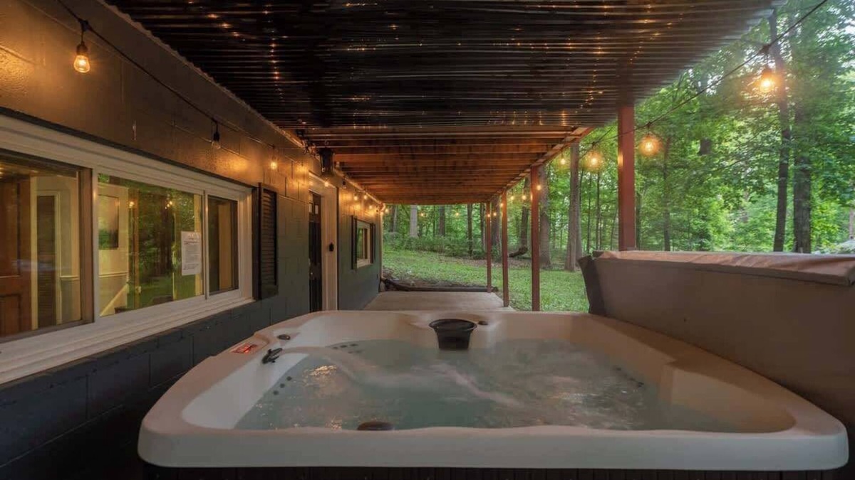 Kabletown Cottage | Lake Shannondale Retreat | Jacuzzi + Pool Table