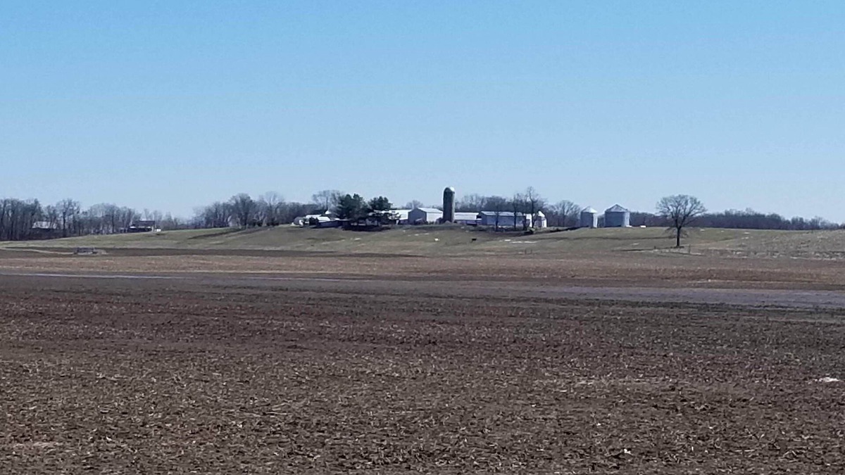 Lakewood Other | LAKE SHELBYVILLE FARMHOUSE. 5 minutes from Lake Shelbyville. SLEEPS 9
