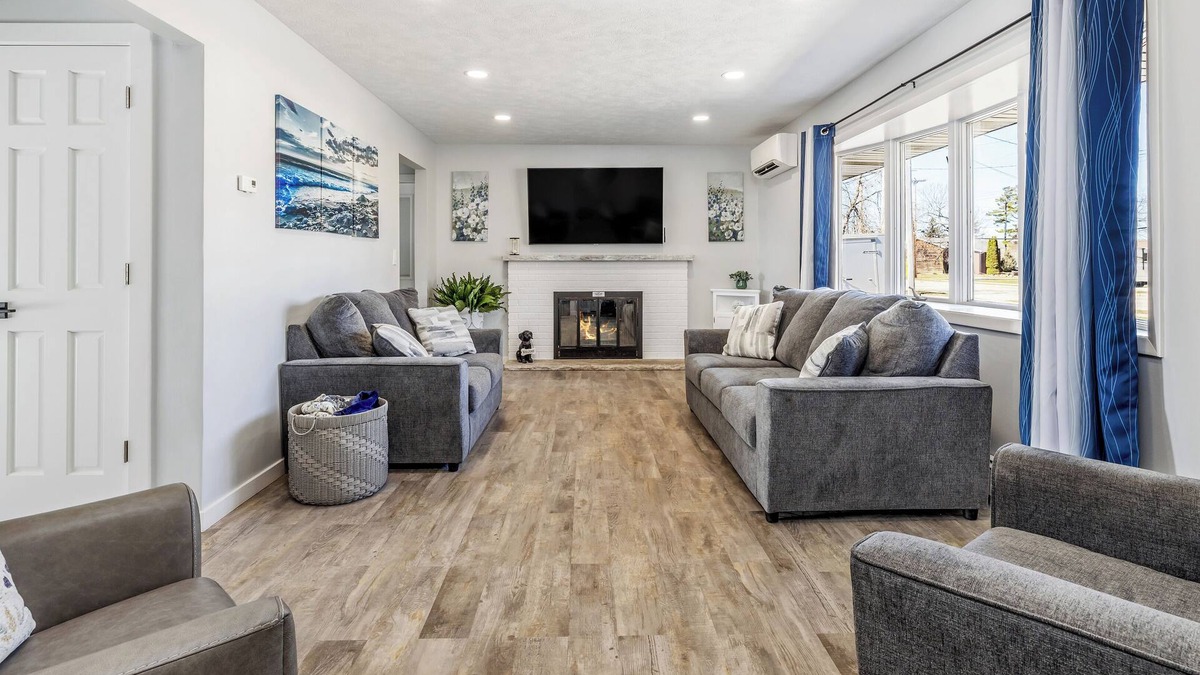 Escanaba House | Lake Shore Luxury- 4-bedroom house in charming Escanaba with AC, WiFi. Book now