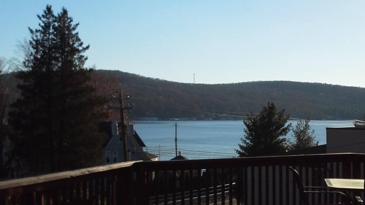 Shawanese House | Lake Side Chalet style House at Harvey's Lake