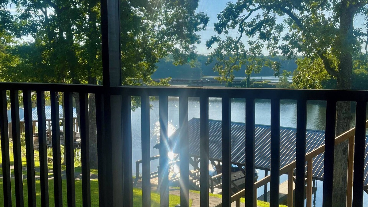 Northport Condo | Lake side condo nearThe University of Alabama