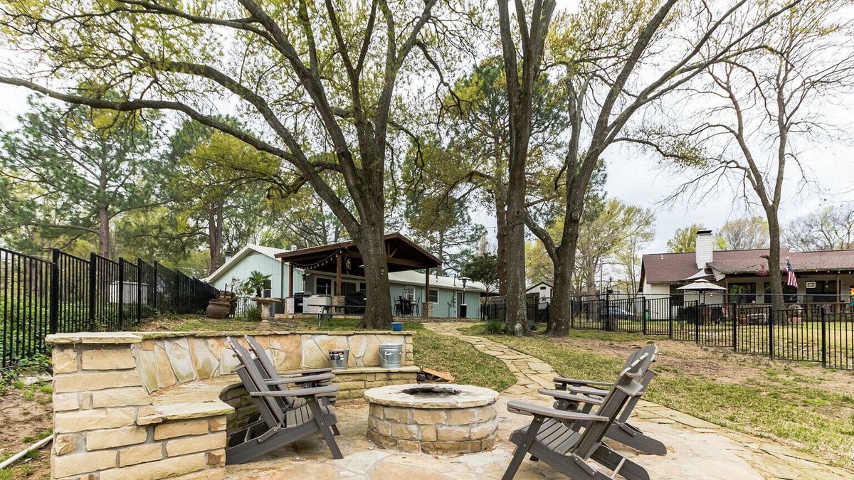 Leisure Land House | ☆Lake Side Getaway☆ Family Ready | Ace Location