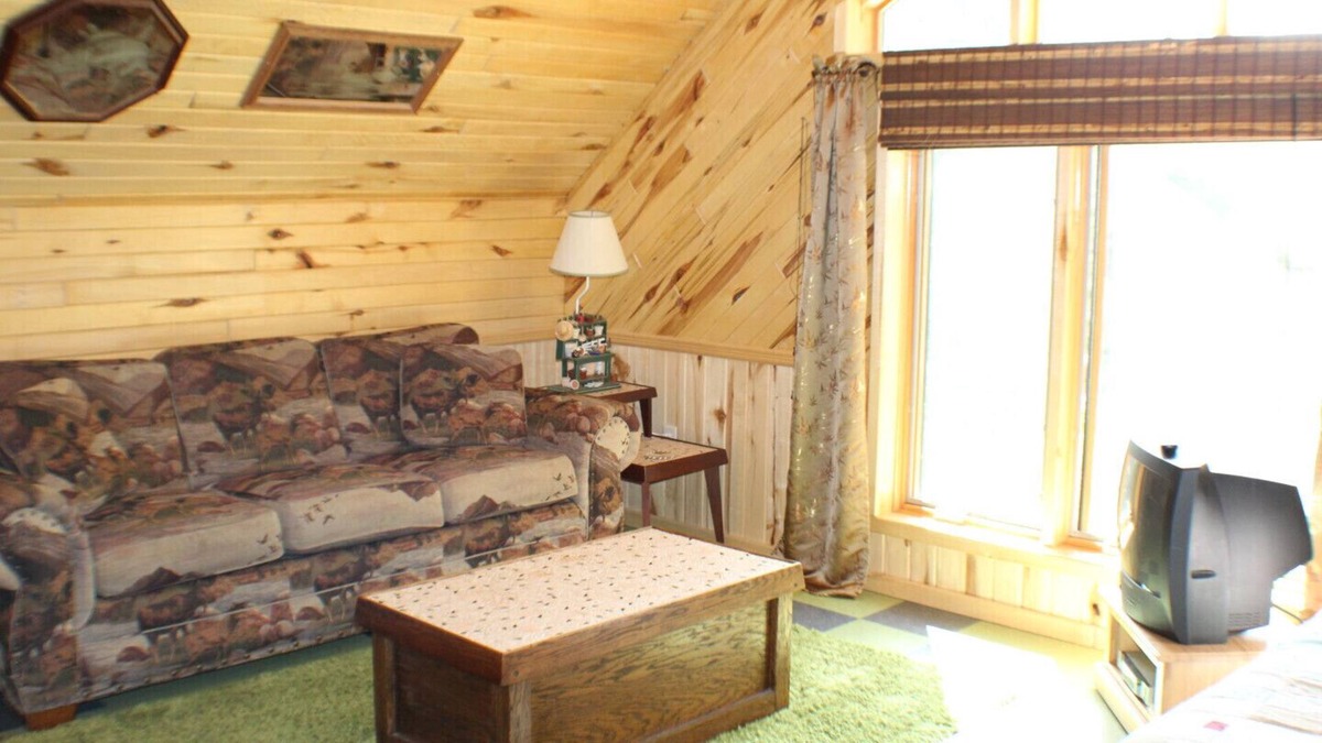 Squaw Lake House | Lake side Guesthouse