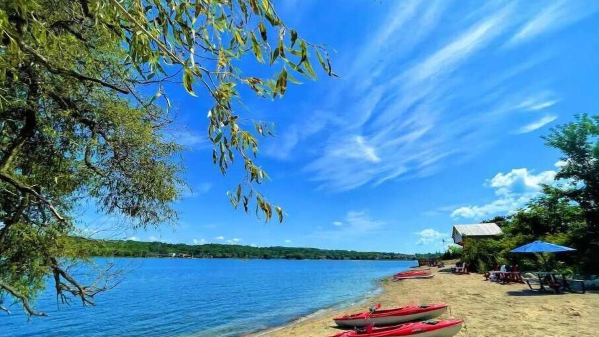 Lafontaine House | Lake Side Hideaway