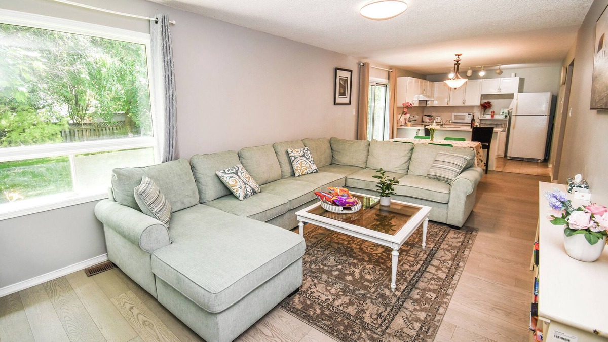 Alcona Cottage | Lake Simcoe 4BR Home – Ideal for Families & Group Getaways