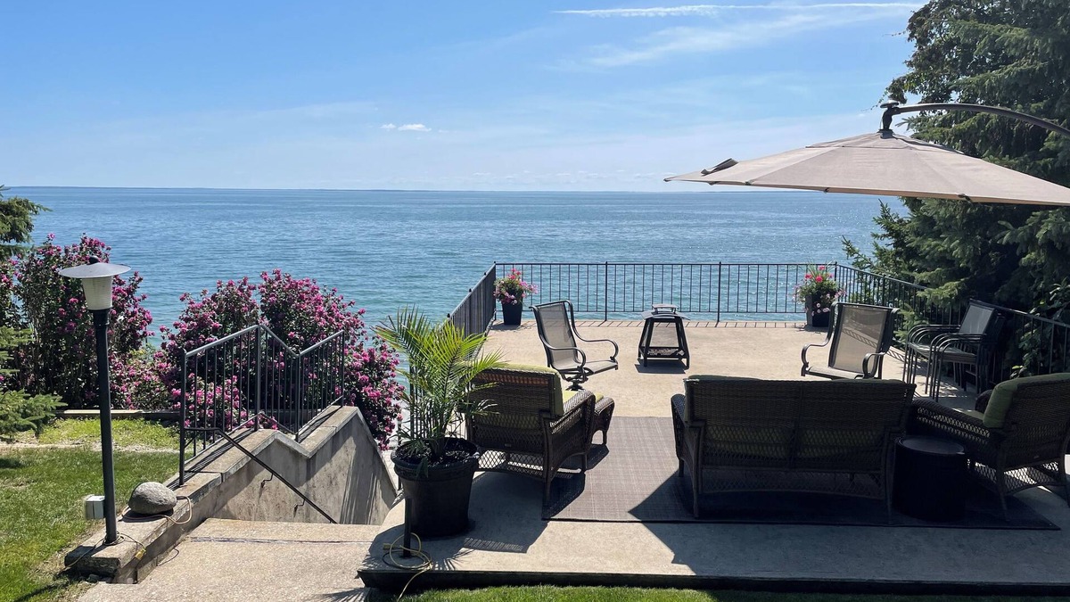 Oro-Medonte Cottage | Lake Simcoe Lakefront
