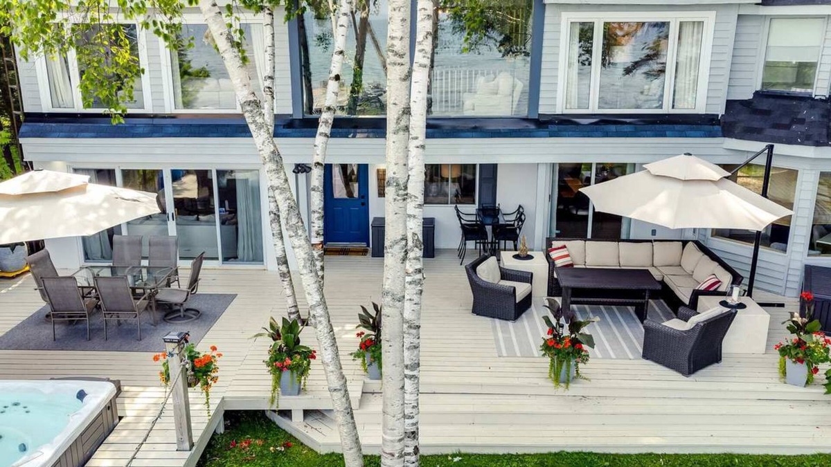 Innisfil House | Lake Simcoe Luxury waterfront Retreat near Friday Harbour! Hot Tub!