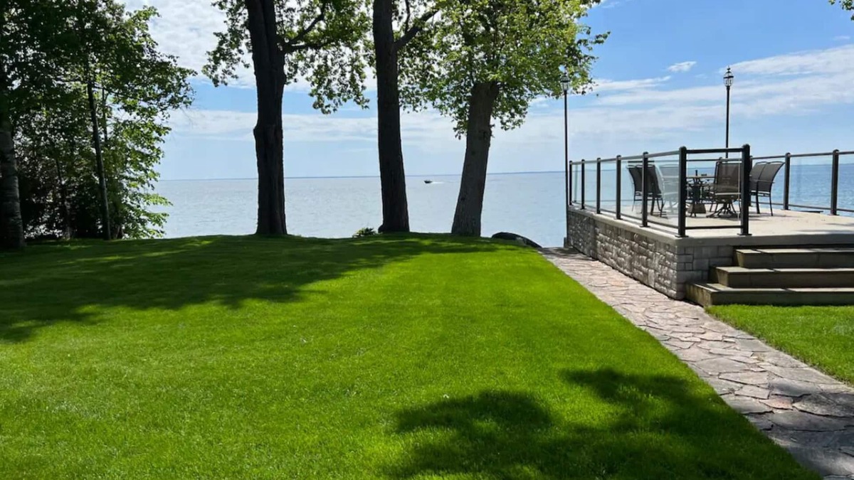 Oro Station Cottage | Lake Simcoe Water Front Cottage
