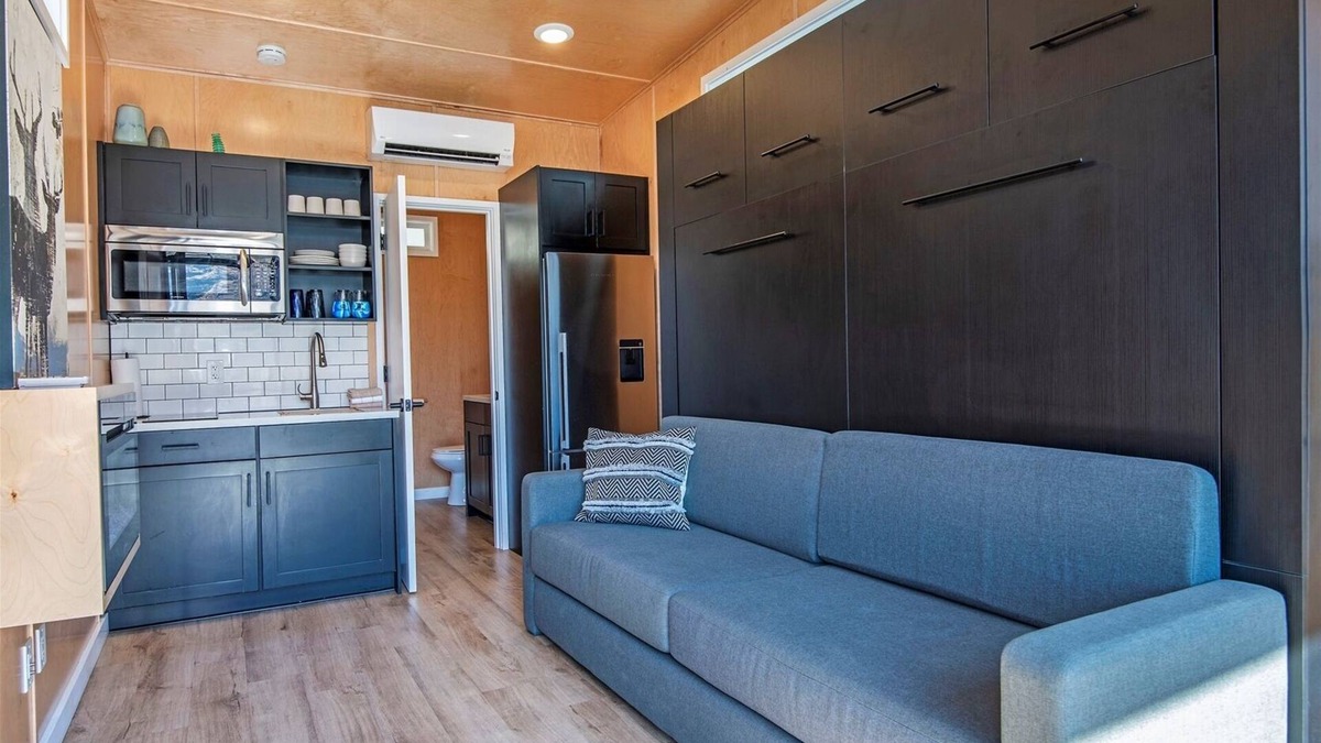 Madras House | Lake Simtustus Resort Crown Point Tiny Home #15 - Hot Tub