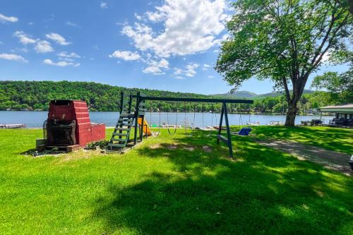 Wells House | Lake St. Catherine Cottage - Red Across
