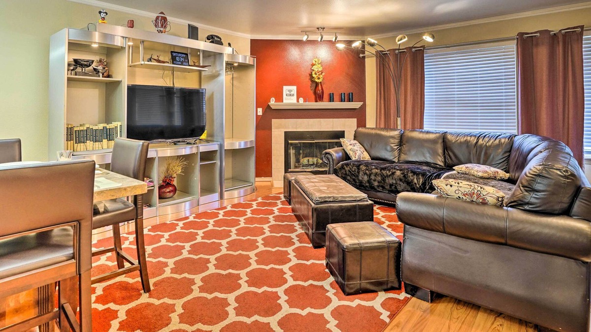 West Lake Stevens Condo | Lake Stevens Vacation Rental: 3 Mi to Water!