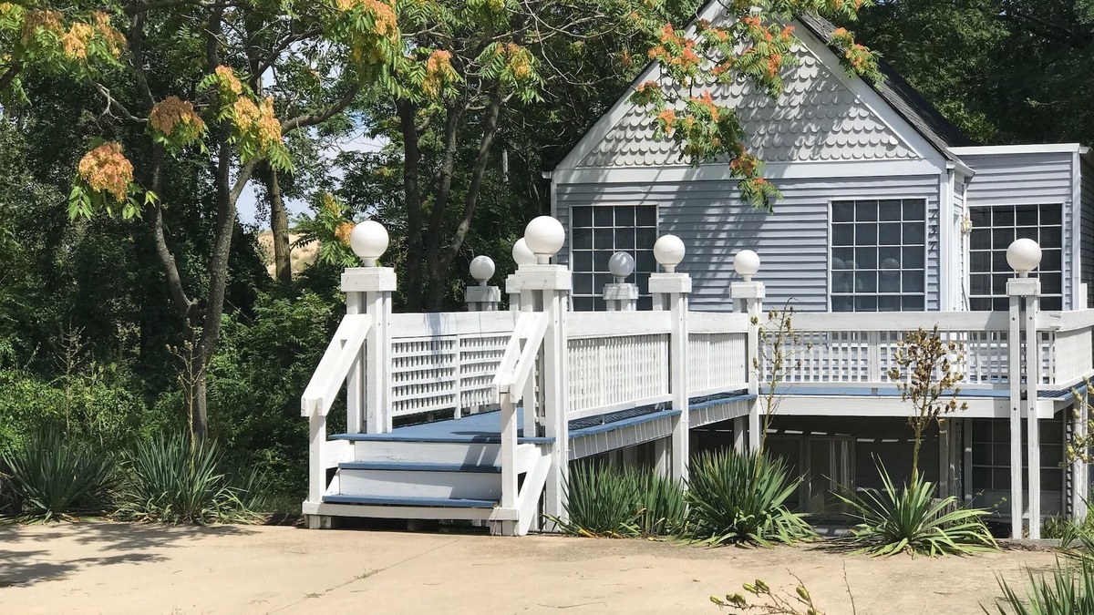 Miller Beach Cottage | Lake Street Beach Home-A short reach to the beach!