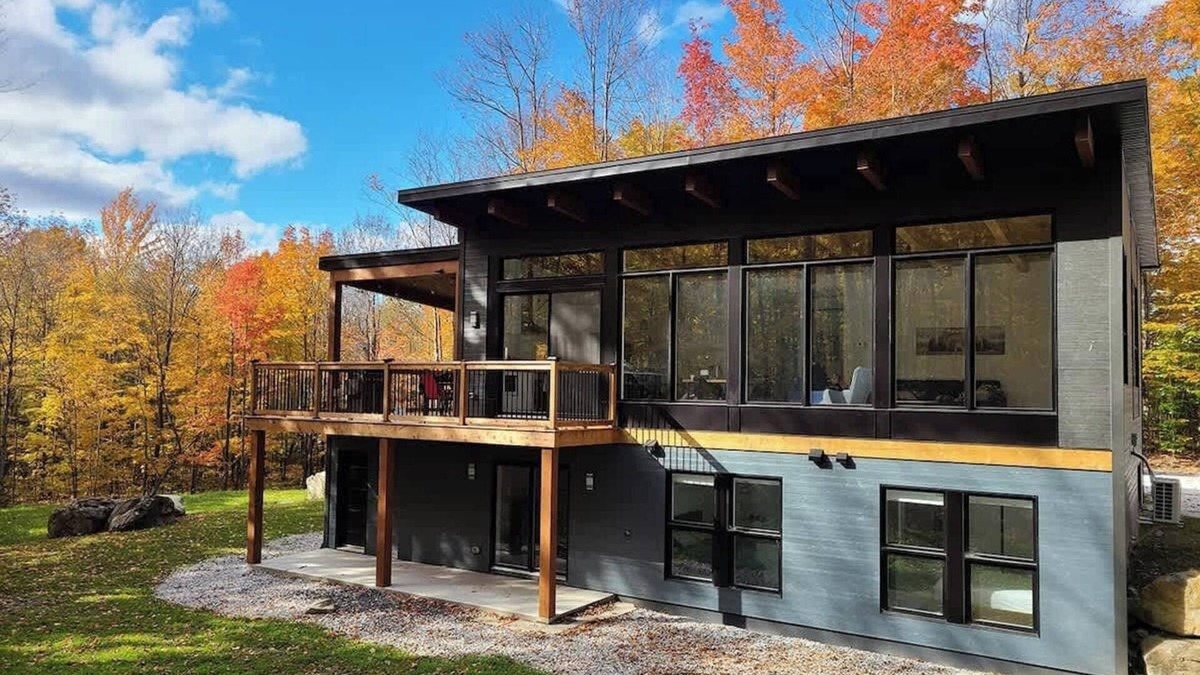 Eastman Ski Chalet | Lake Stukely on foot - Chenin Blanc
