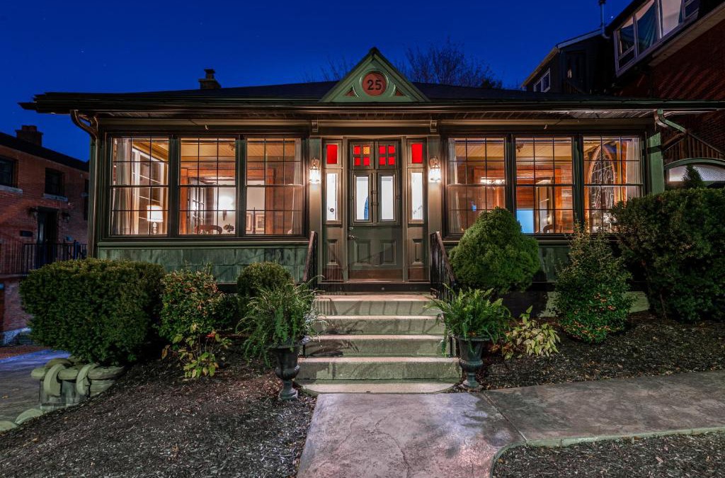 Stratford Apartment | Lake Suite with Sunroom by Henry House Stays