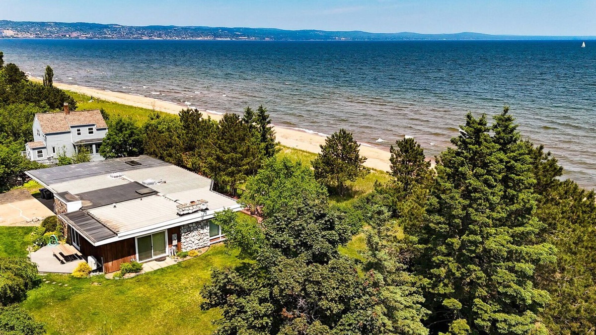 Park Point House | Lake Superior Beach House: Kayaks Provided