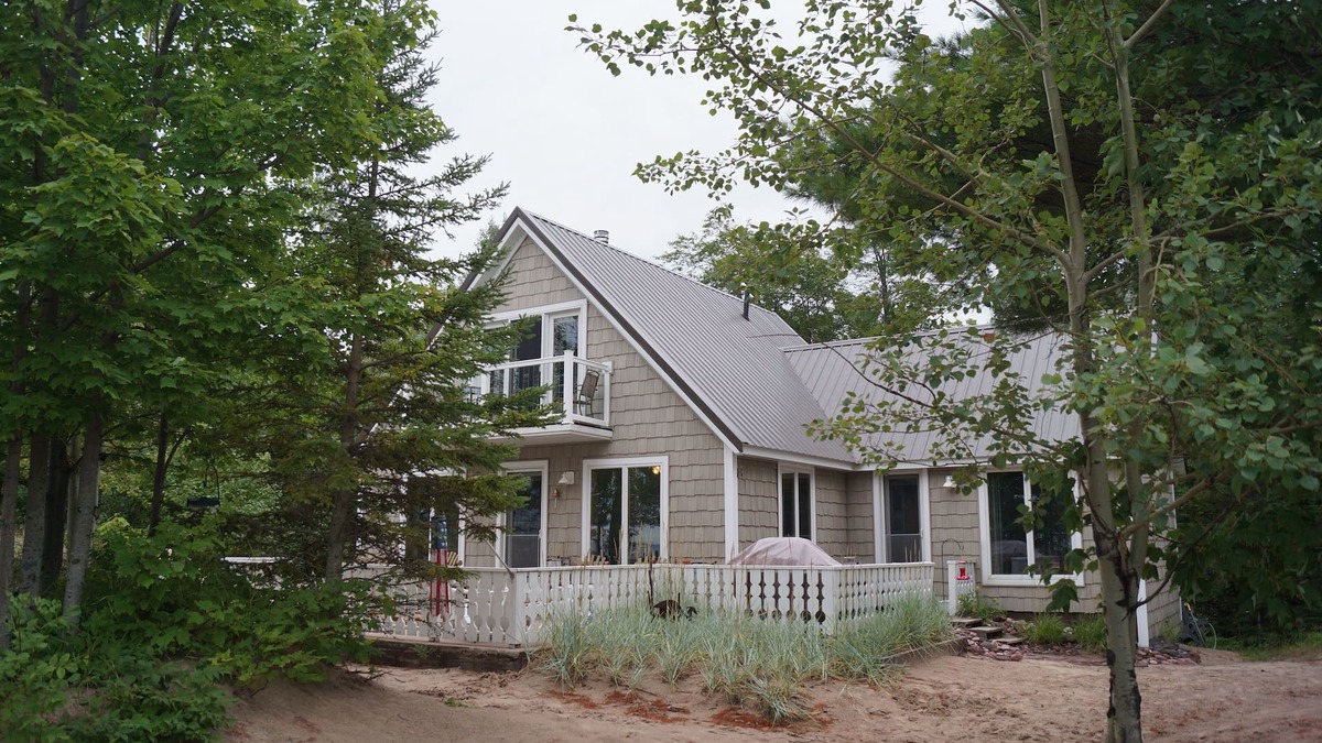 Eagle River House | Lake Superior Beach Live!