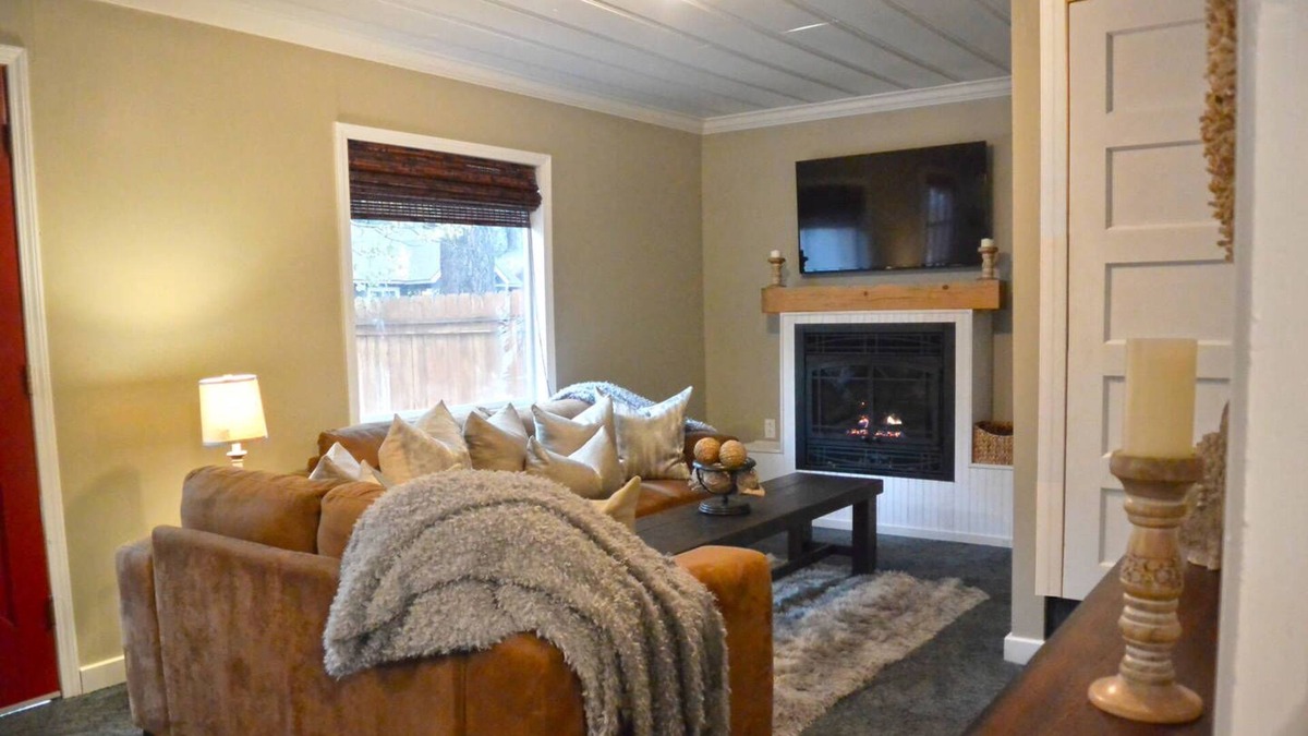 Sierra Tract Cottage | ~Lake Tahoe Cottage by-Heavenly-ski-Resort~ *There’s Snow*