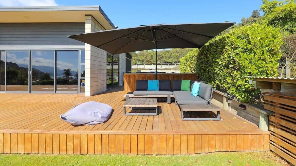 Lake Tarawera House | Lake Tarawera Gem Sum