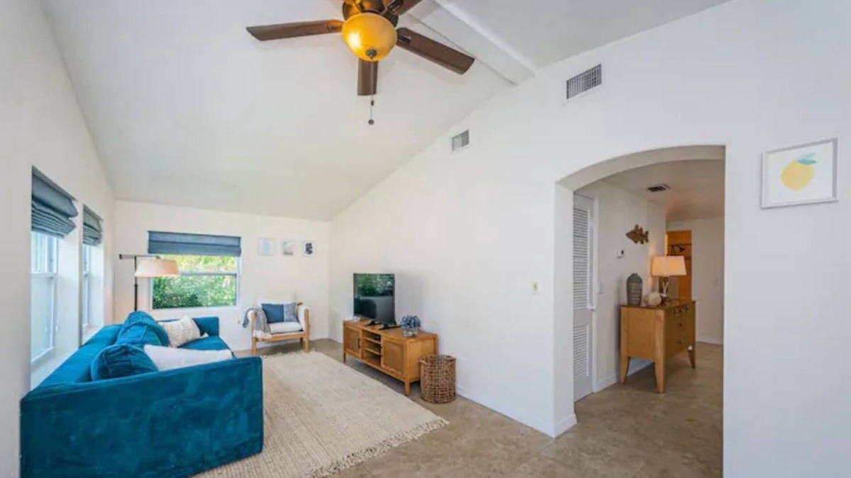 Tarpon Springs House | Lake Tarpon Modern 3 Bedroom 2 Bathroom House