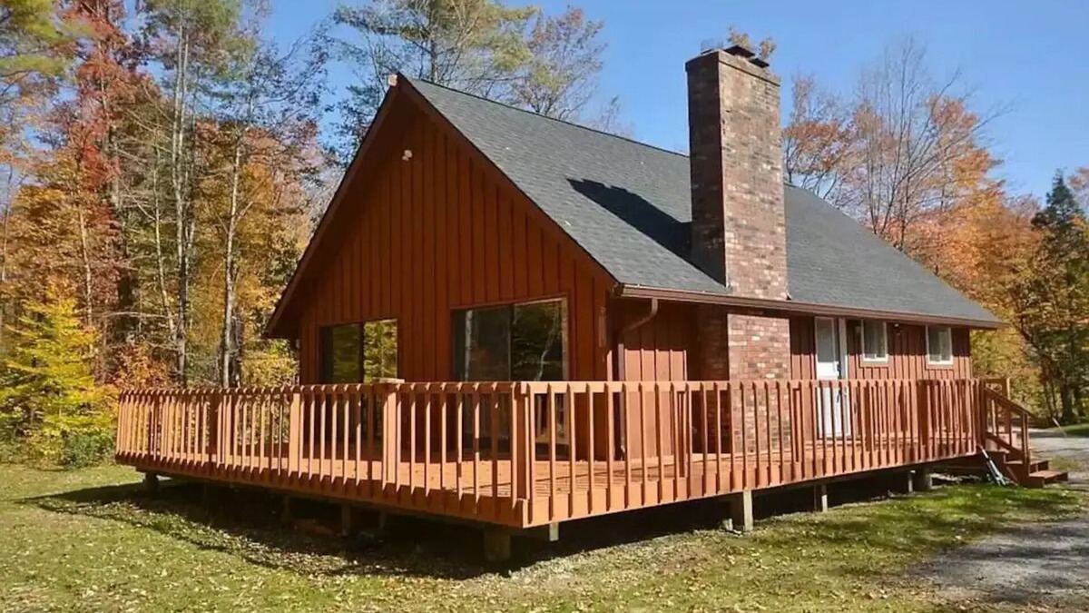 Blandford House | Lake, Tennis, Beach Access, Skiing, Kayaking, Fishing
