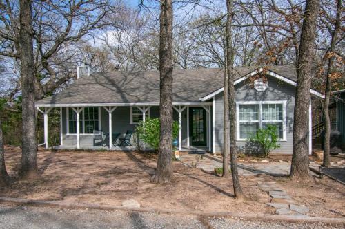 Pottsboro House | Lake Texoma Shoreline Cottage in Pottsboro