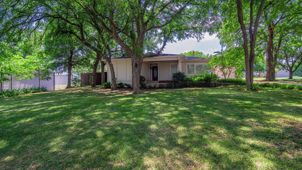Pottsboro House | Lake Texoma Splash! Pool/hot tub, 1.5 miles to Highport Marina on Lake Texoma!