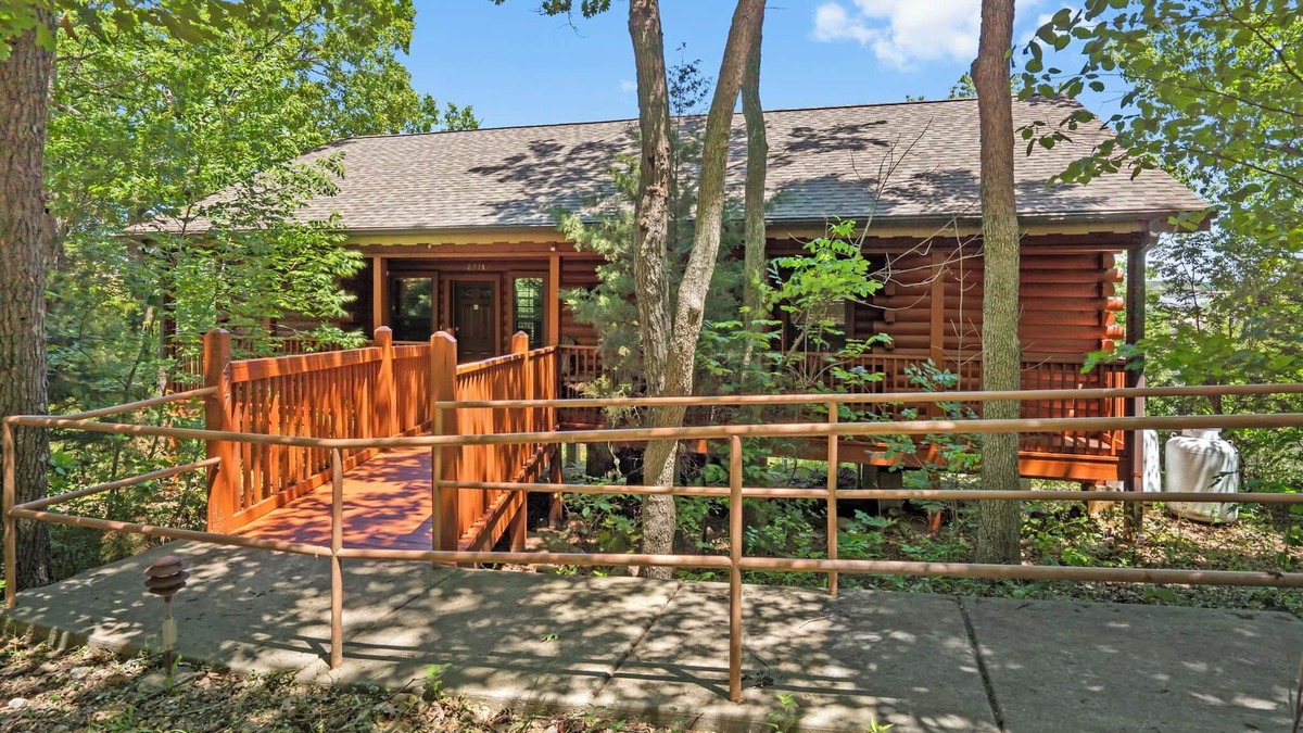 Branson Theater District Cabin | Lake Themed Cabin for Two, Jacuzzi Tub - Minutes from Shows! Ticket-Golf Deals