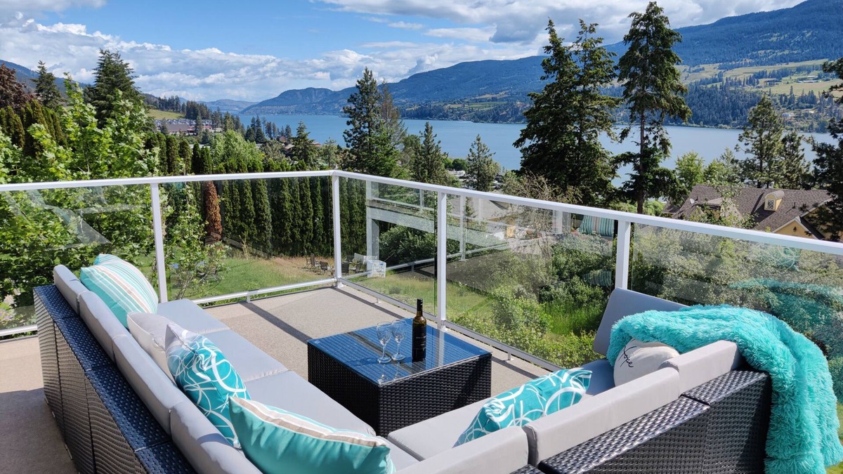 Central Okanagan House | Lake Time π 2 Bed+Den, Your Home Away From Home!