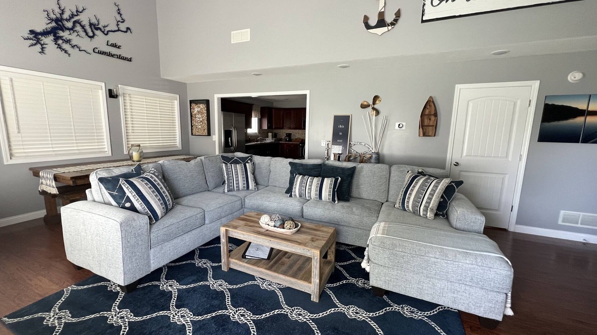 Jamestown House | Lake Time Cottage, 3 Bedroom 2 Bath, <3 Mile from Jamestown