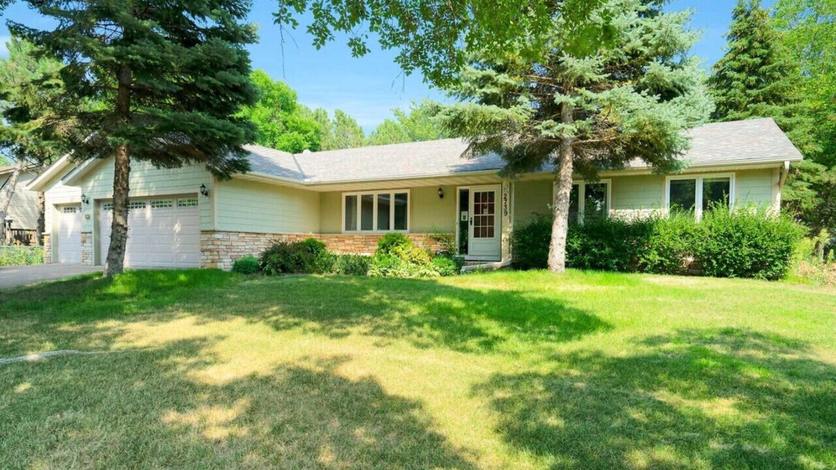 Woodbury House | Lake trail access, shops nearby, serene home