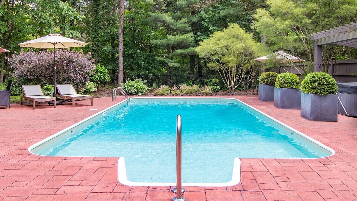 Saugatuck Villa | Lake Trail Lodge Oasis With Private Hot Tub; short bike to downtown Saugatuck!