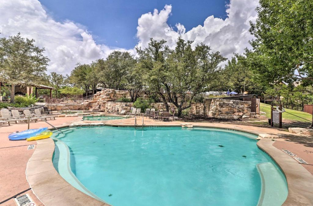 Jonestown Apartment | Lake Travis Condo with Resort Amenity Access!